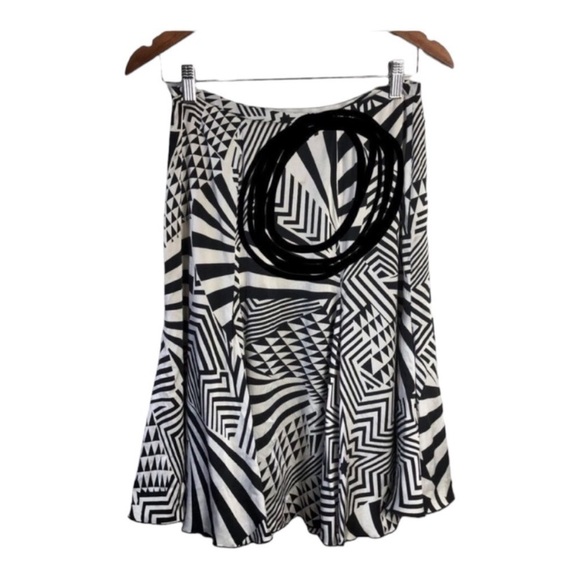 VINTAGE Nygard Balck White Geometric 100% Silk Fit and Flare Skirt size Medium - Picture 8 of 8